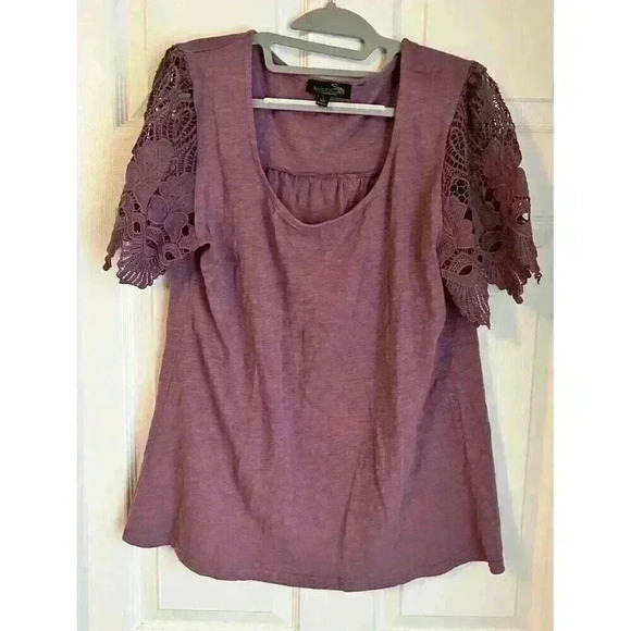 Suzanne Betro Lavender Purple Short Sleeve Butterfly  Lace Sleeve Detail Size L - Picture 1 of 4